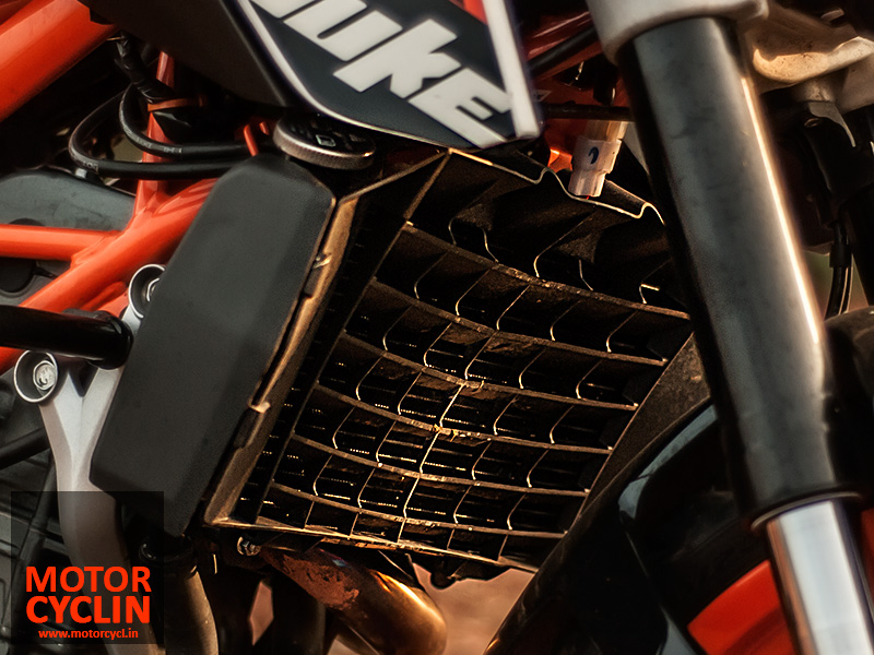 photosofKTMDuke390-radiator.jpg