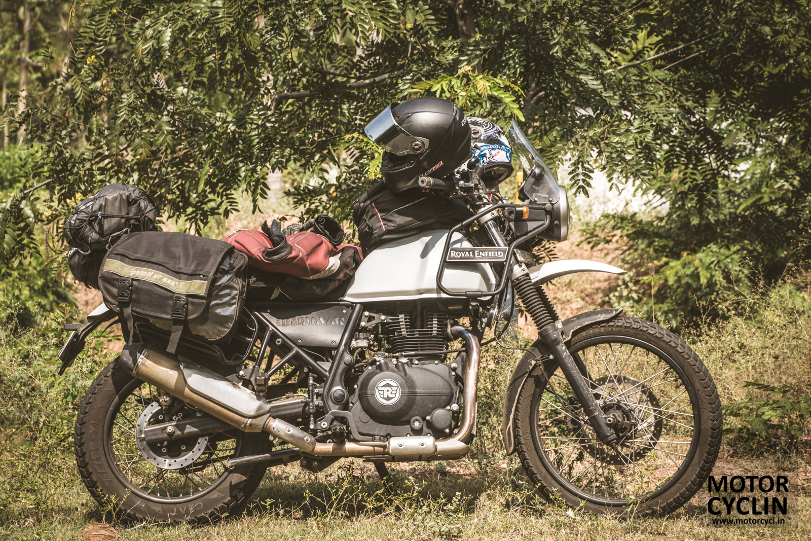 himalayan bs6 with panniers